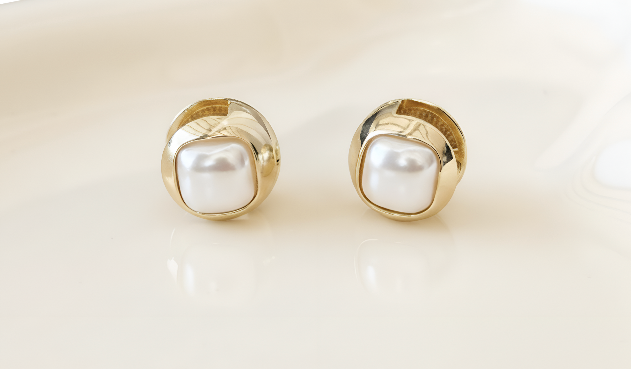 Lumière Studs