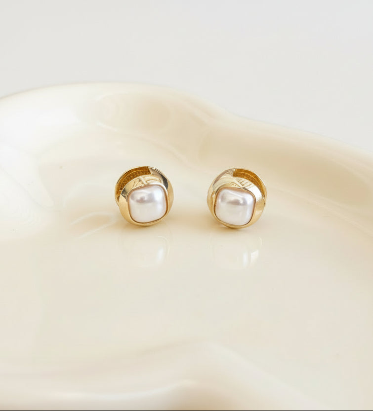 Lumière Studs